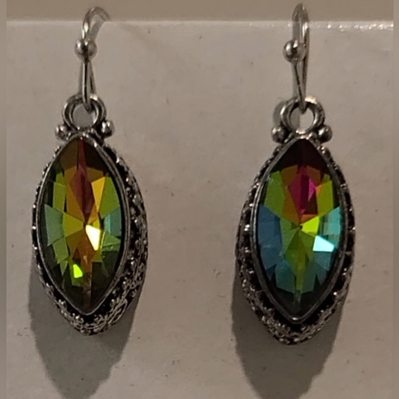 VINTAGE 3D RAINBOW IRIDESCENT TOPAZ CRYSTAL ANTIQUE SILVER DESIGN EARRINGS - Picture 3 of 17